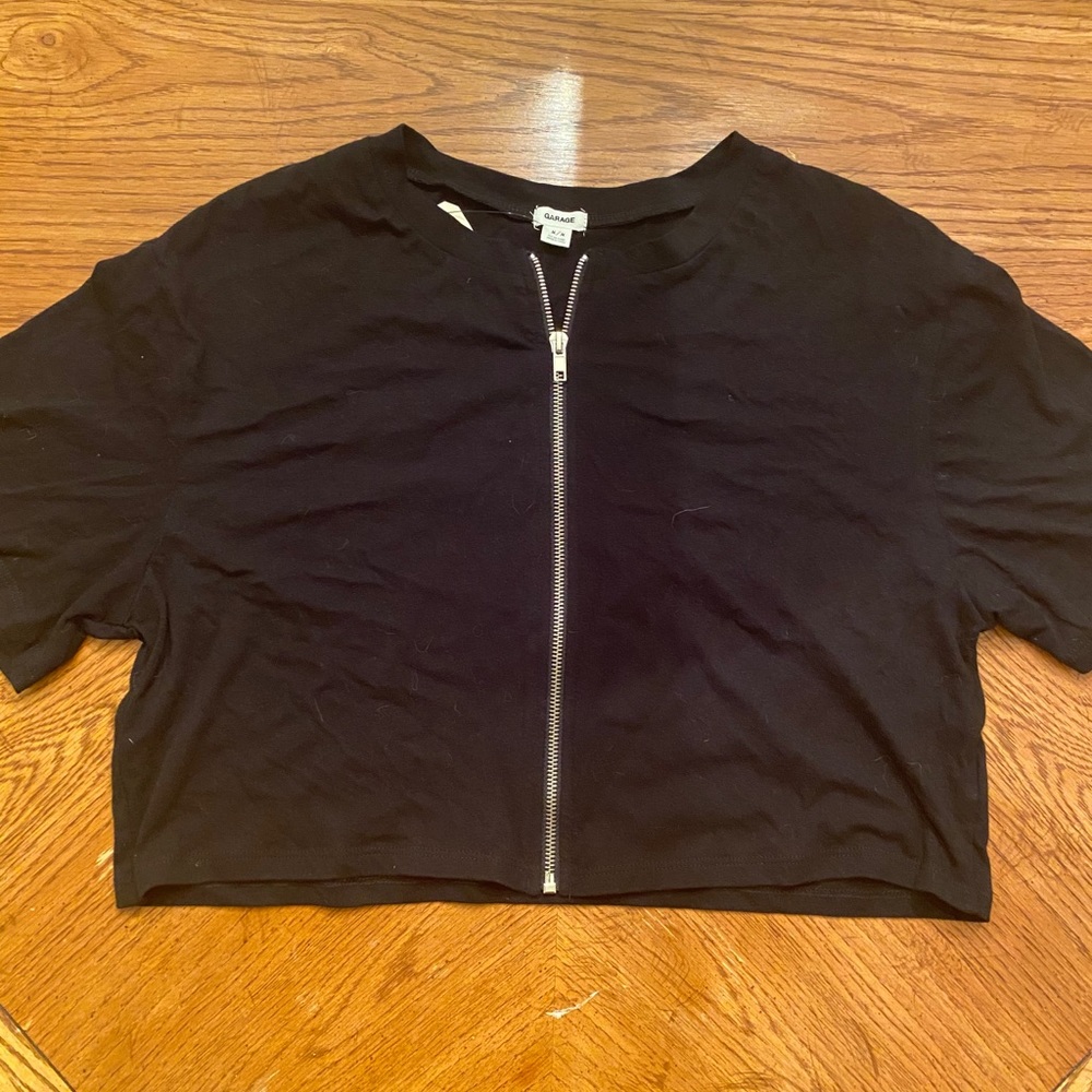 Black zipper crop top
